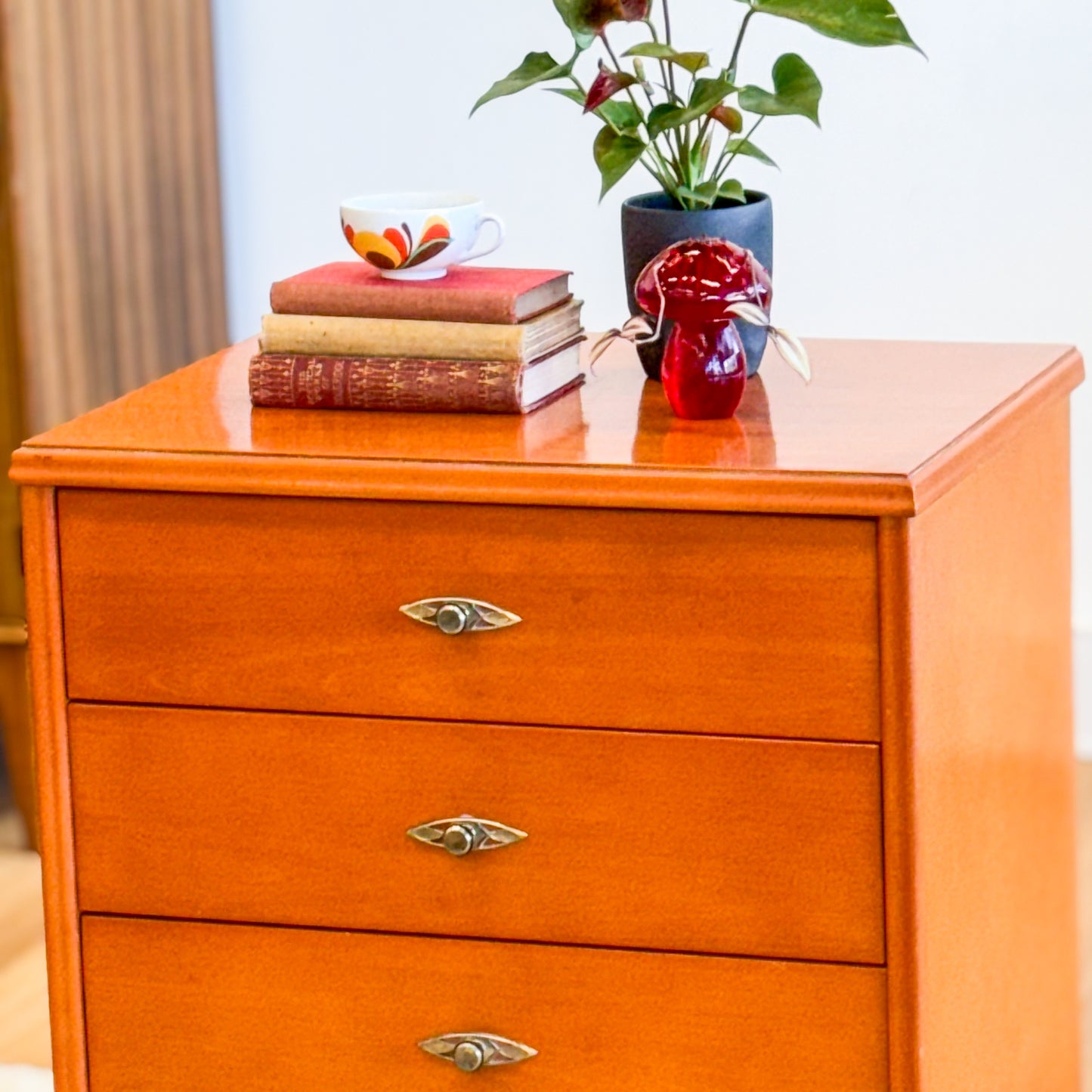 Retro chest of drawers