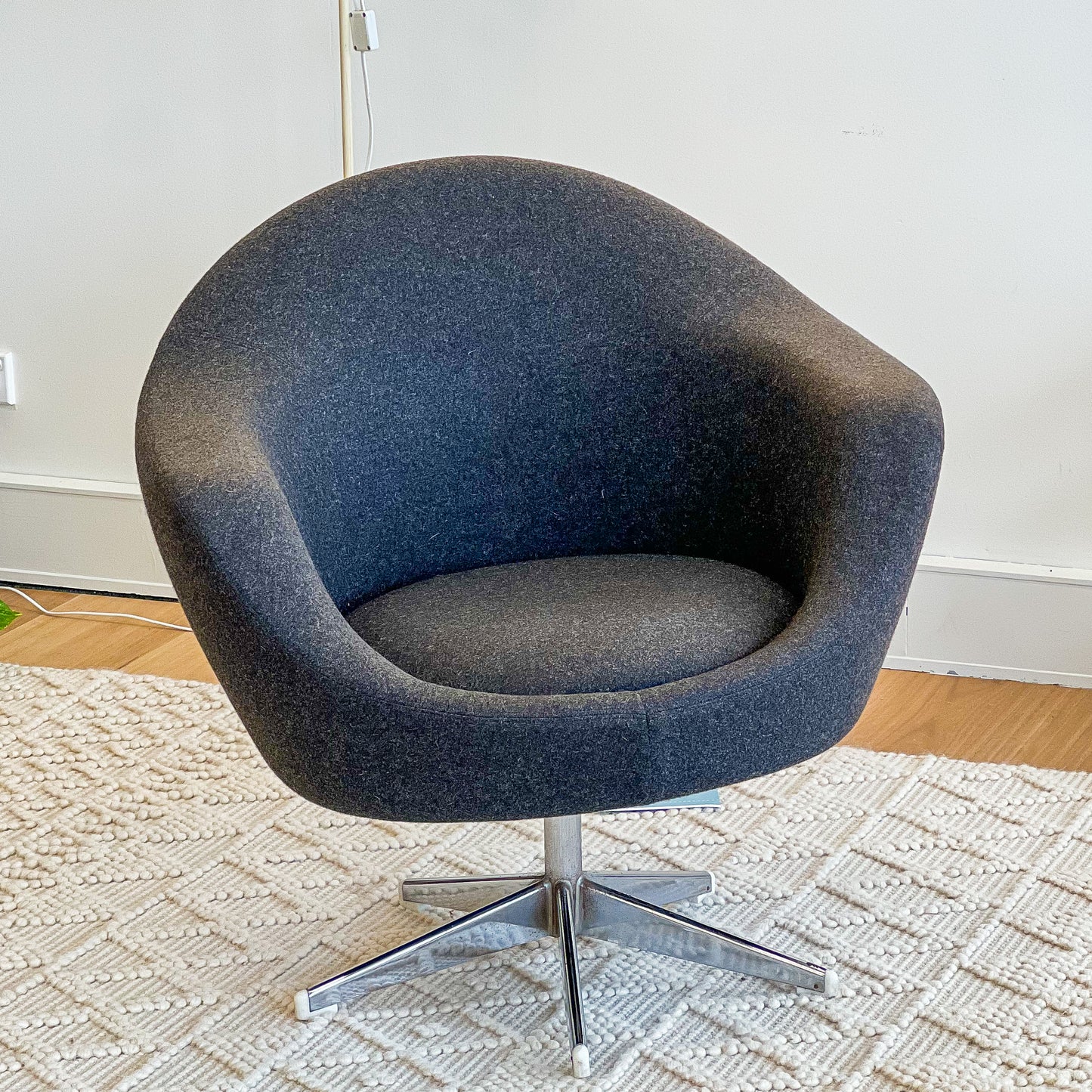 Overman Style Pod Chair