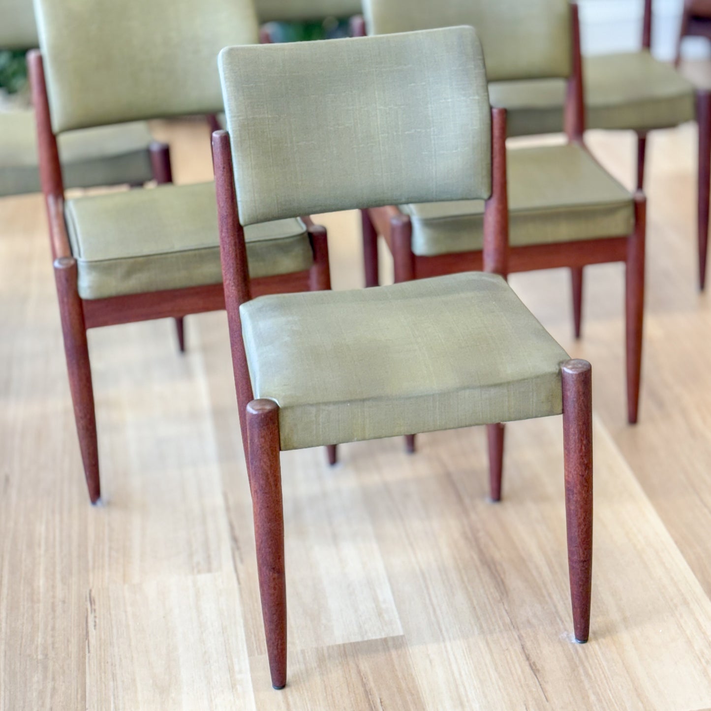 1970s set of 6 Chiswell Dining chairs