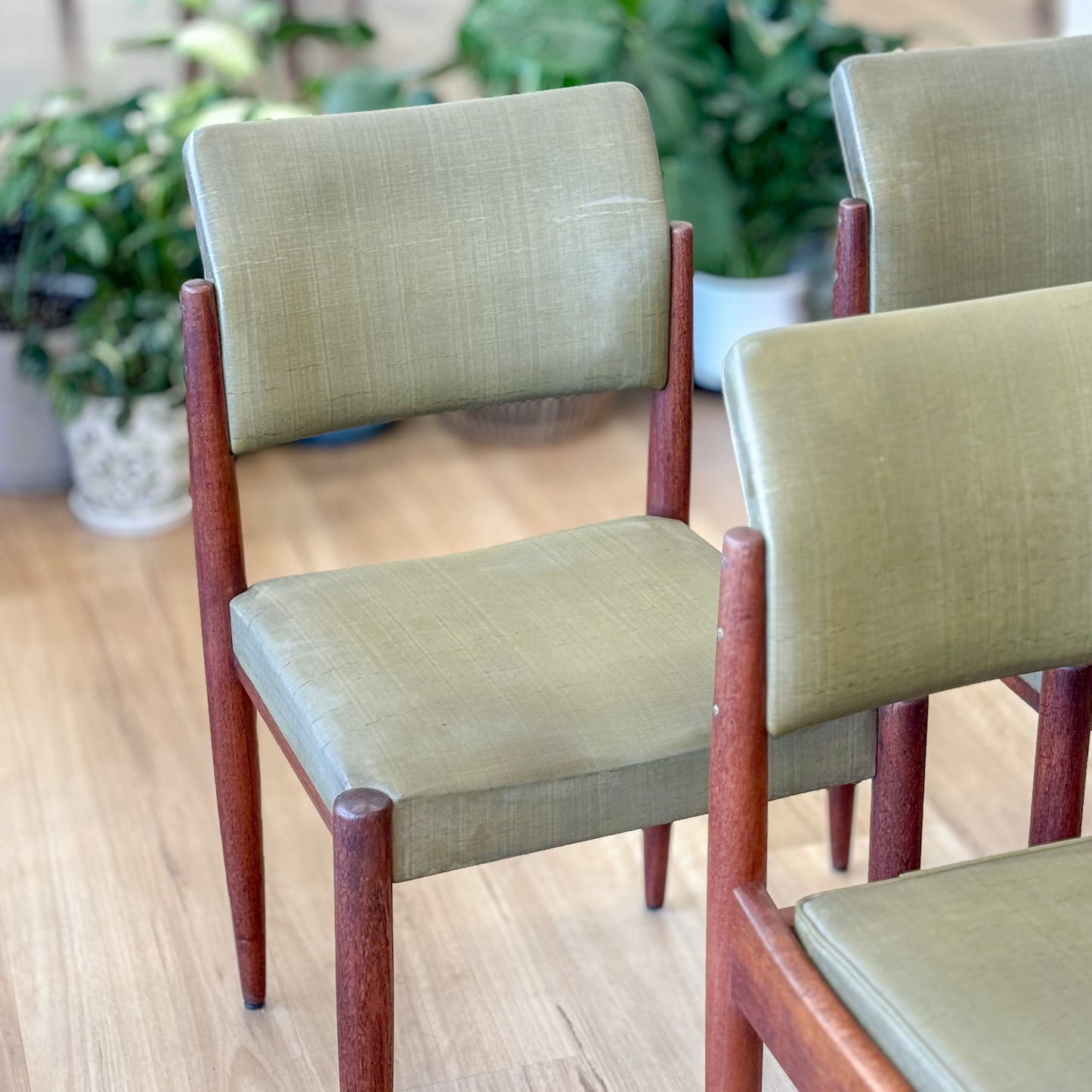 1970s set of 6 Chiswell Dining chairs