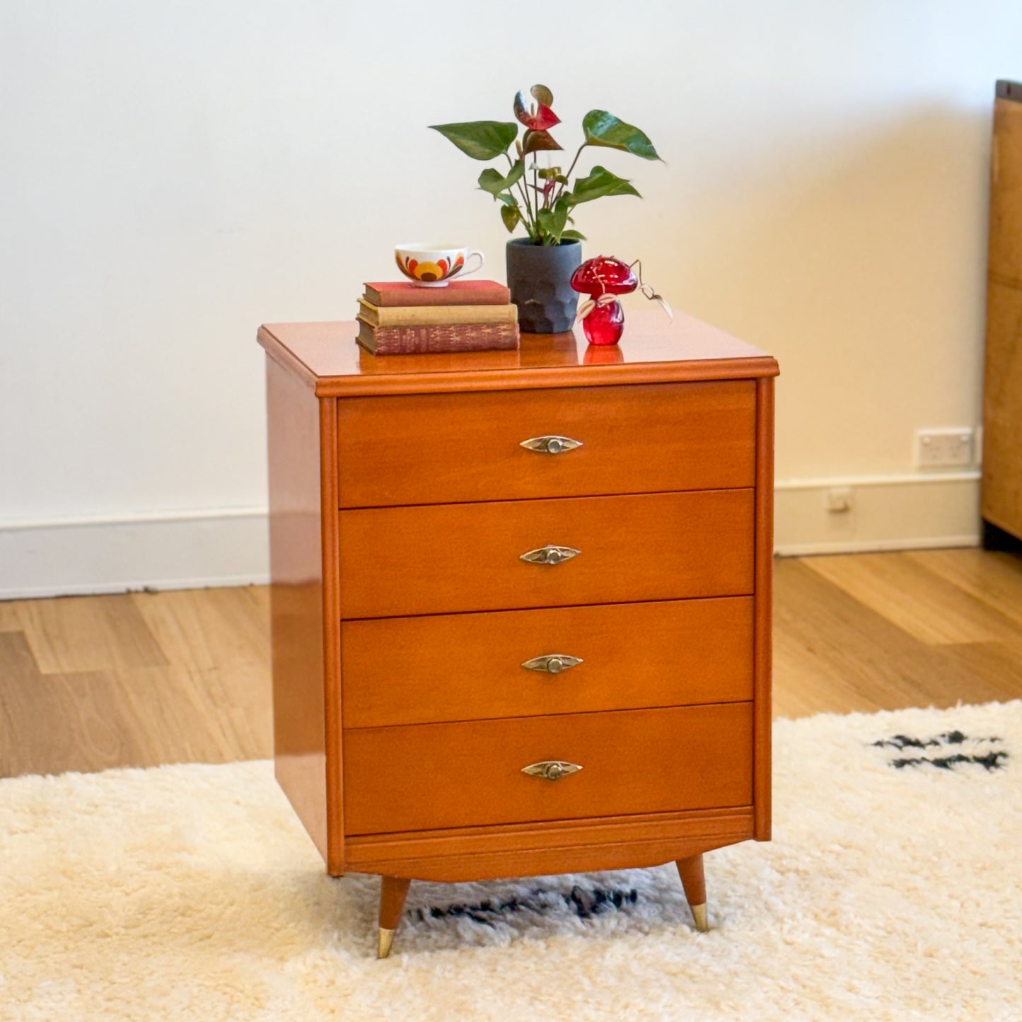 Retro chest of drawers