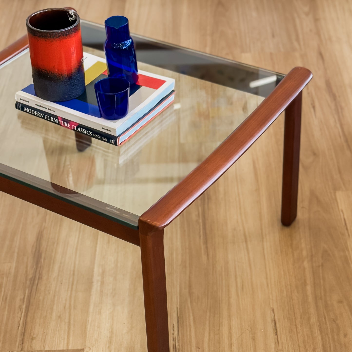 Tessa T21 lamp table