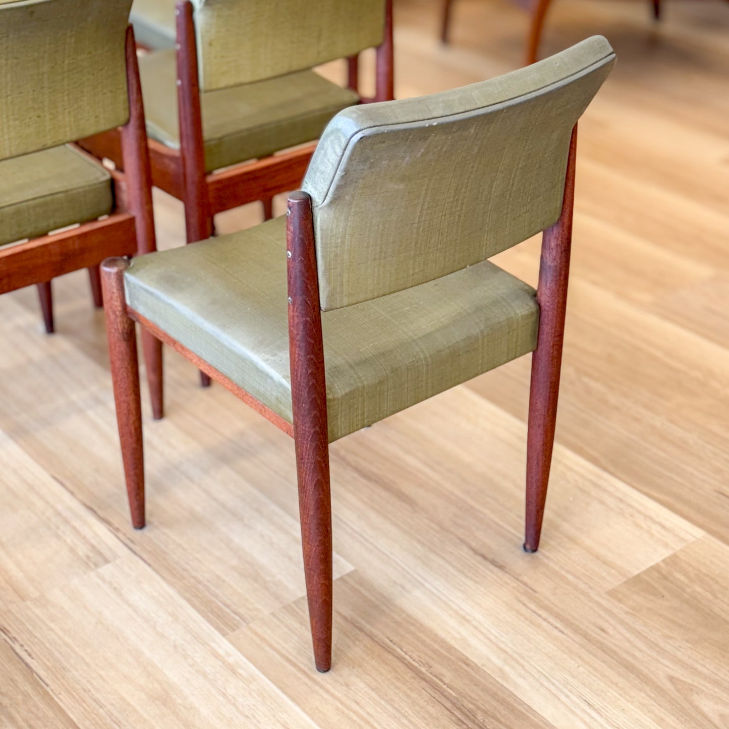 1970s set of 6 Chiswell Dining chairs