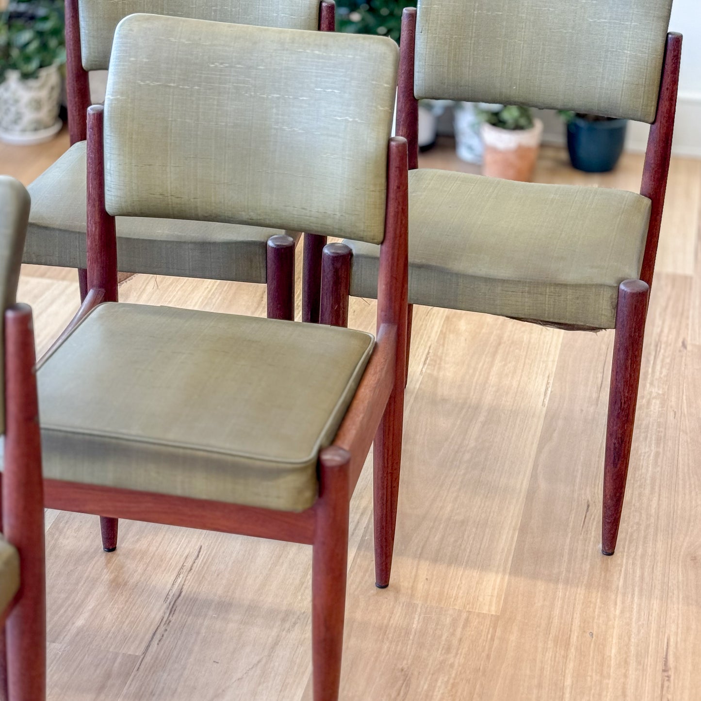 1970s set of 6 Chiswell Dining chairs