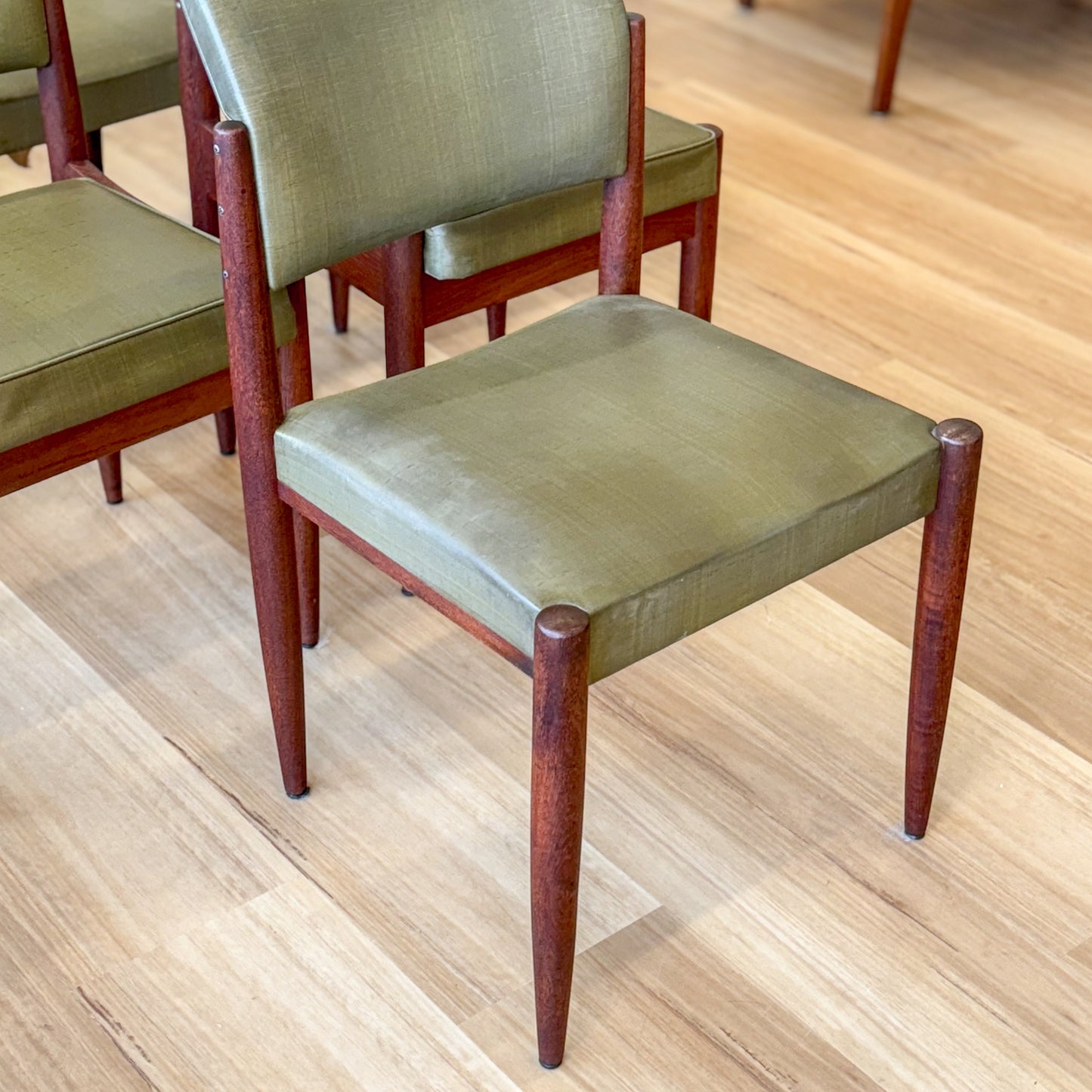 1970s set of 6 Chiswell Dining chairs