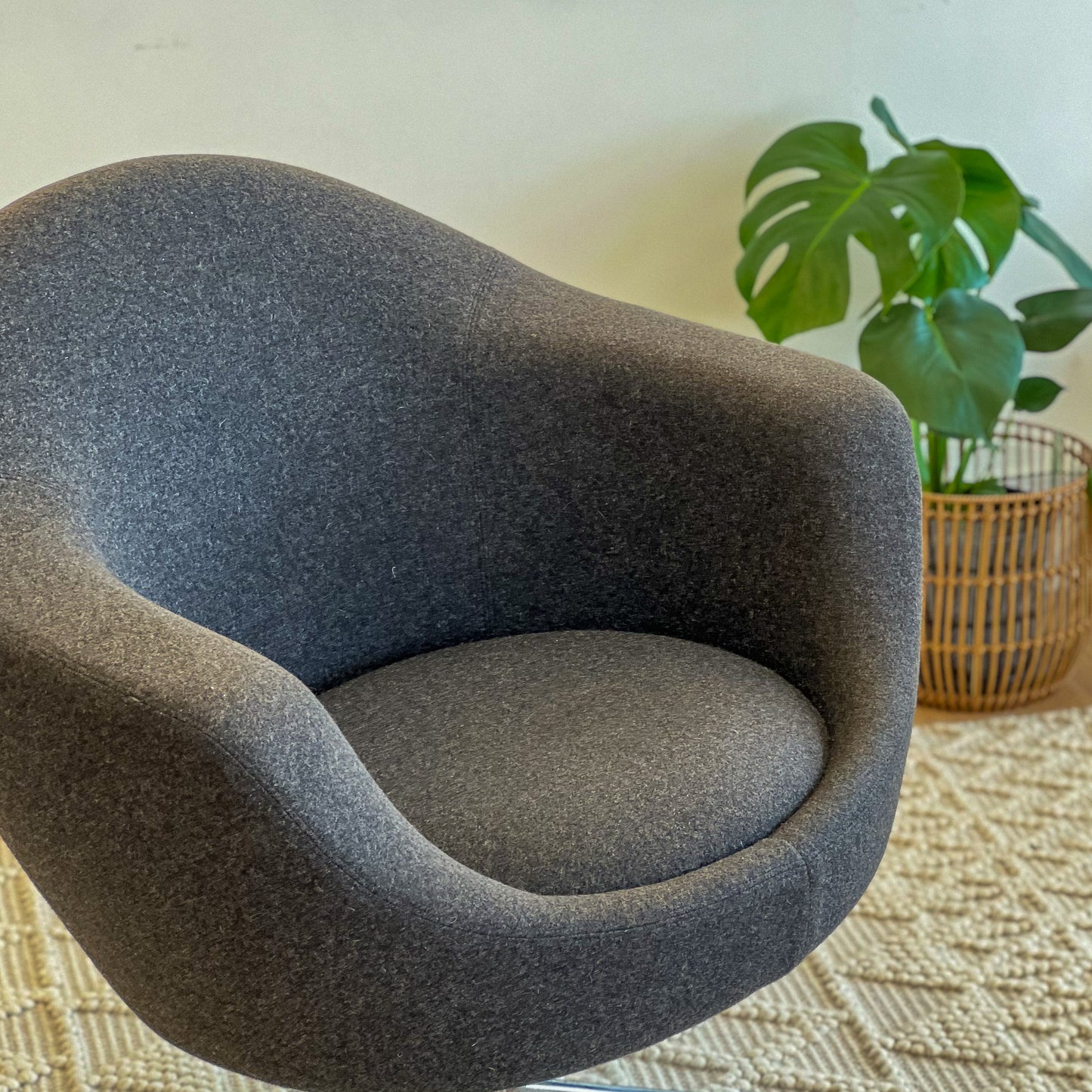 Overman Style Pod Chair